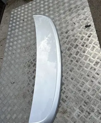 Tailgate/trunk spoiler