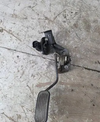 Toyota Avensis Verso Accelerator throttle pedal