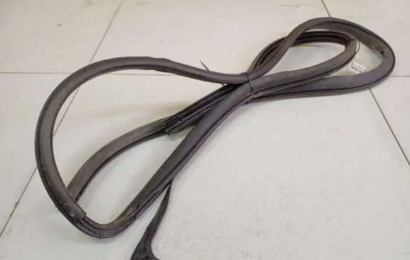 Chevrolet Captiva Rubber seal front coupe door 