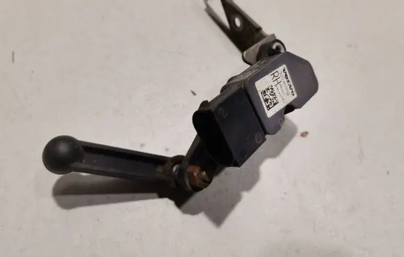 Volvo XC90 Rear air suspension level height sensor 32246988