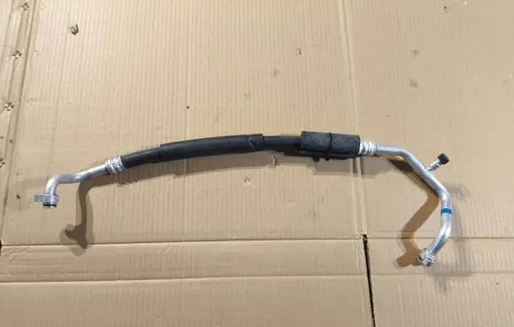 Suzuki Swift III Air conditioning (A/C) pipe/hose