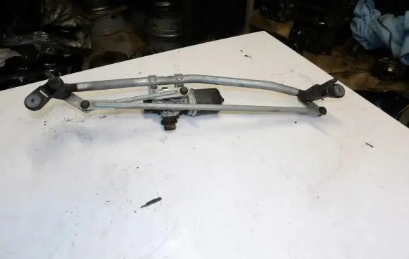 Dacia Sandero Front wiper linkage and motor