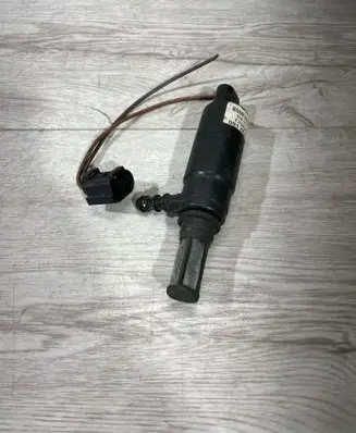 BMW 3 E90 E91 Headlight washer pump 8377430 13264010