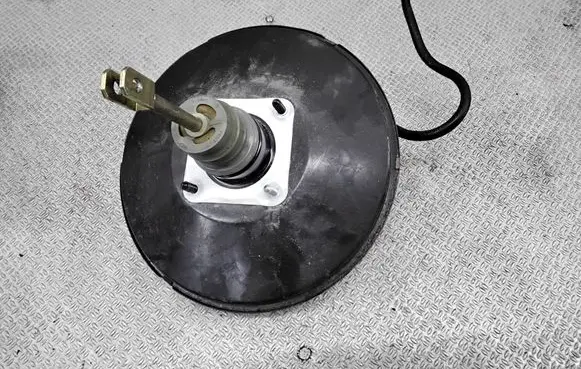 Renault Clio III Brake booster 8200249245