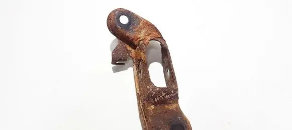 Ford Mondeo Mk III Bracket in trunk/boot 