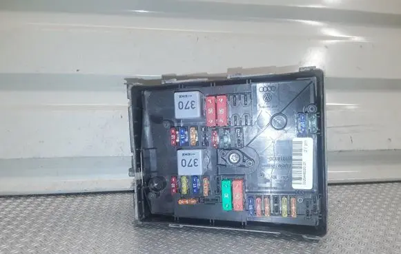 Volkswagen Golf VI Fuse module 1K0937125D
