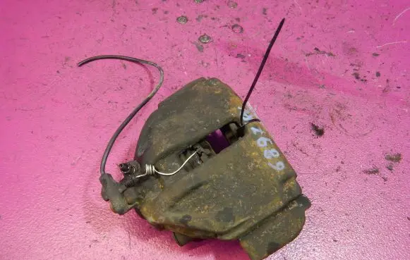 Mercedes-Benz Sprinter W901 W902 W903 W904 Front brake caliper