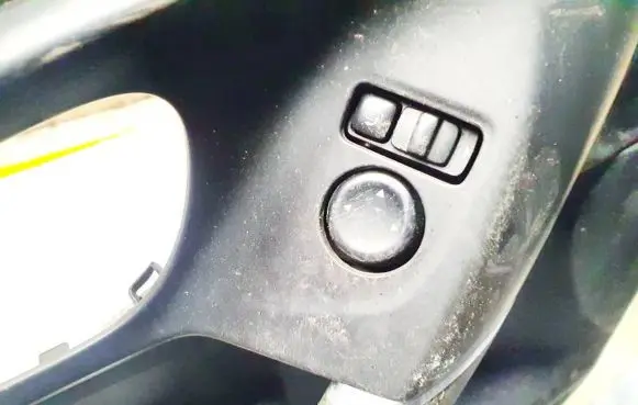 Renault Kadjar Wing mirror switch