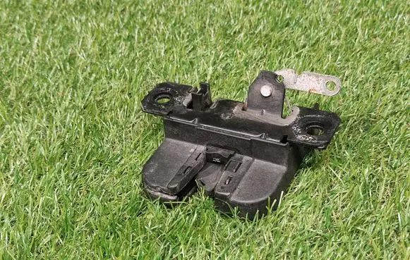Loading door lock