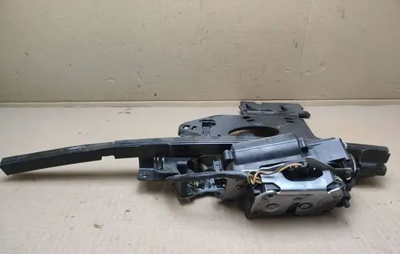 Chrysler Town & Country V Rear door lock
