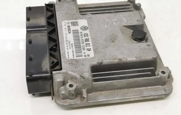 Volkswagen Touran I Engine control unit/module 03G906021RN 1039S25103 0281014128