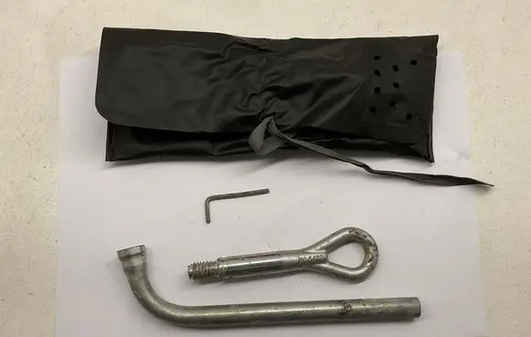 Volkswagen Touran I Tool set 