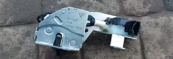 Porsche Cayenne (9PA) Tailgate window lock/catch/latch 7L0827506