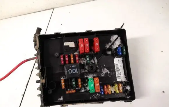 Volkswagen Golf V Fuse box set 01718130
