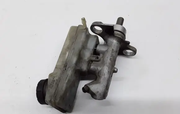 Renault Megane II Master brake cylinder