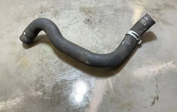 Nissan Juke I F15 Engine coolant pipe/hose