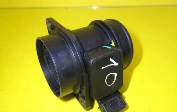 Renault Megane I Mass air flow meter 7700105010B 5WK9615