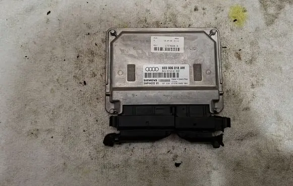 Audi A4 S4 B7 8E 8H Engine control unit/module 8E0906018AM