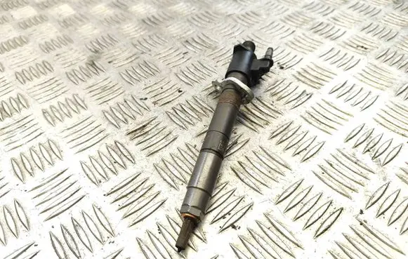 Volvo S60 Fuel injector 31303238 10070 04451161