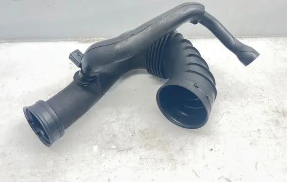 Mercedes-Benz E W211 Turbo air intake inlet pipe/hose A6460940097