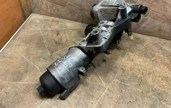 Mercedes-Benz C W205 Oil filter mounting bracket A6261800011