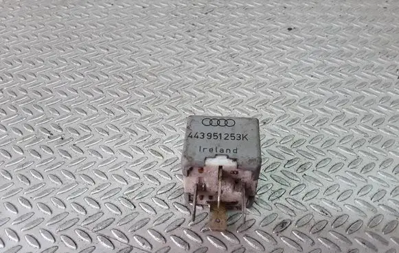 Volkswagen PASSAT B5 Other relay 443951253K