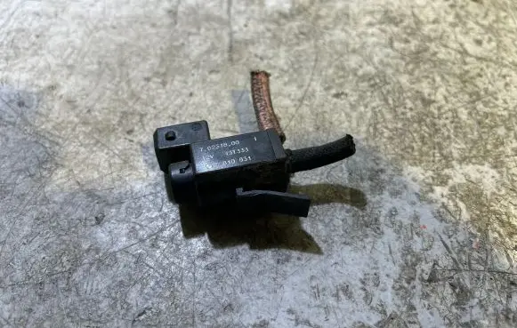 Mini Cooper Countryman R60 Turbo solenoid valve 70231800 13T333 7810831