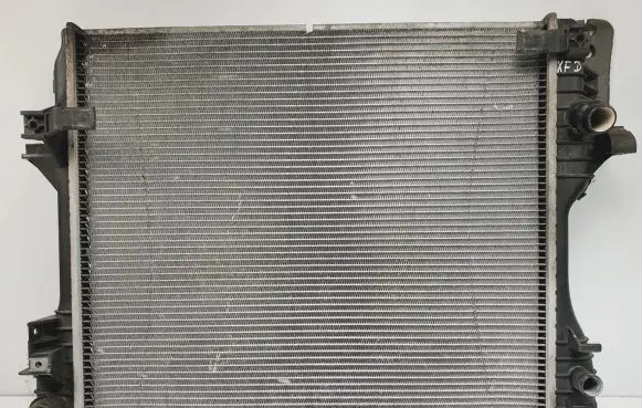 Jaguar XF X250 Coolant radiator 4R83-8005-BE