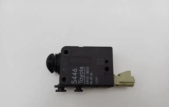 Toyota Avensis T220 Tailgate boot lock/latch motor 6915005010