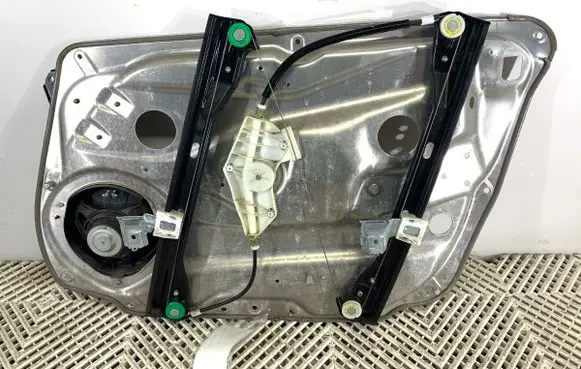 Mercedes-Benz C W204 Front door window regulator with motor 