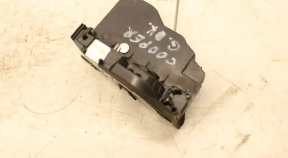 Mini Cooper Countryman R60 Rear door lock 053702
