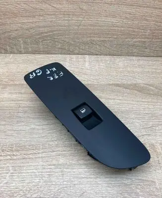 BMW 1 E82 E88 Electric window control switch 9163001