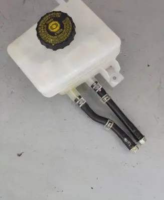 Brake fluid reservoir