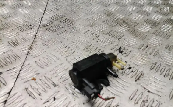 Mercedes-Benz E W212 Turbo solenoid valve a0071531428