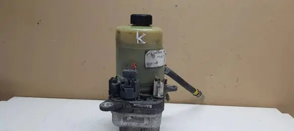 Ford Focus Power steering pump 4M513K514CC