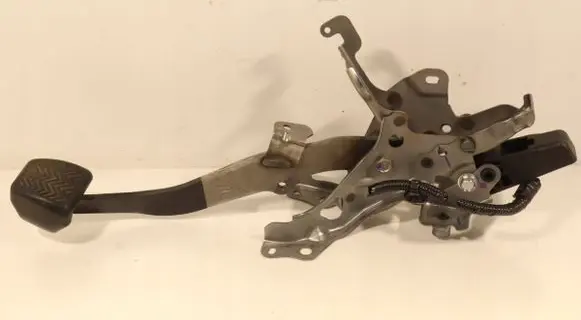 Toyota Yaris XP210 Clutch pedal P22