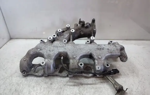 Mitsubishi L200 Intake manifold