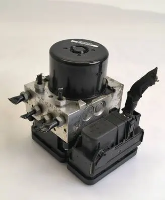 Volvo V70 ABS Pump 30681619 10021201824 000404972C1