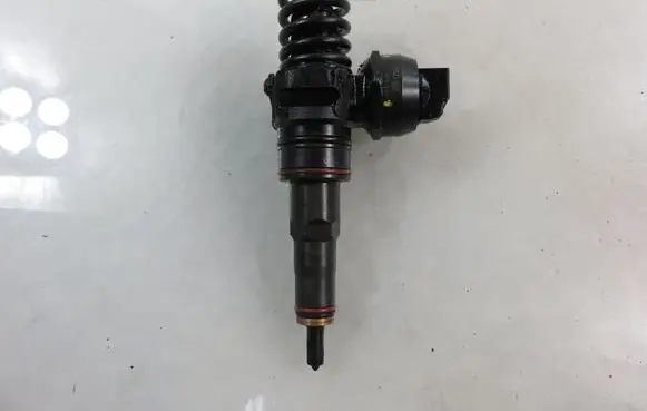 Volkswagen Polo III 6N 6N2 6NF Fuel injector 0414720035 045130073T