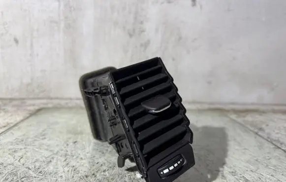 Opel Astra K Dash center air vent grill 39079608