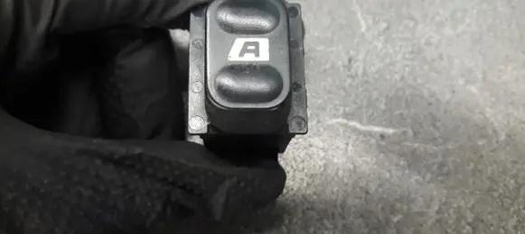 Peugeot 307 Quarter vent window switch 