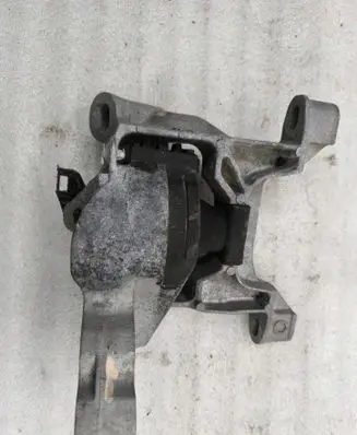 Mazda 3 III Engine mount vacuum valve 