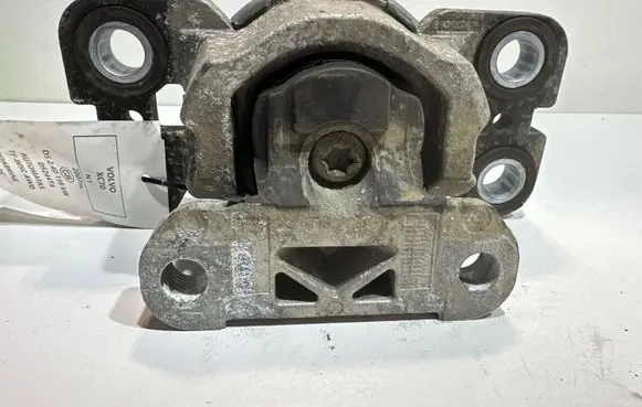 Volvo XC70 Engine mount bracket Hl8090m03