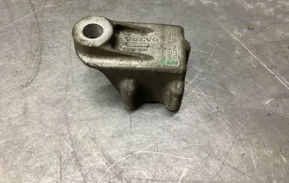 Volvo V70 Engine mount bracket 30645245 30741762