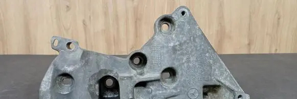 Mercedes-Benz A W176 Generator/alternator bracket 607201009 A607201009