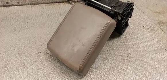 Volkswagen Touareg I Armrest 7L6863762L