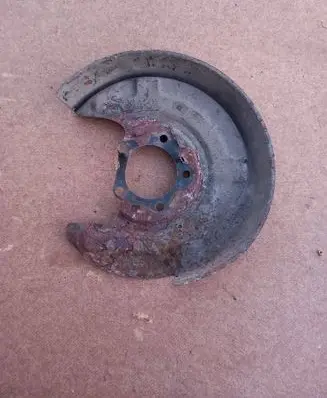 Volkswagen PASSAT B5 Rear brake disc plate dust cover 