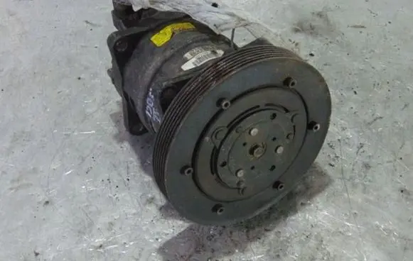 Renault Scenic II - Grand scenic II Air conditioning (A/C) compressor (pump)