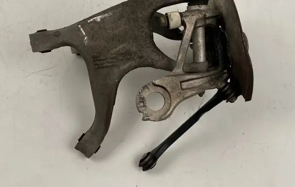 Rear wheel hub spindle/knuckle