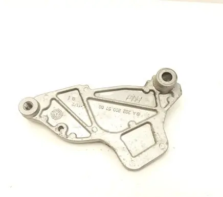 Mercedes-Benz CLA C118 X118 Engine mounting bracket A2822005700